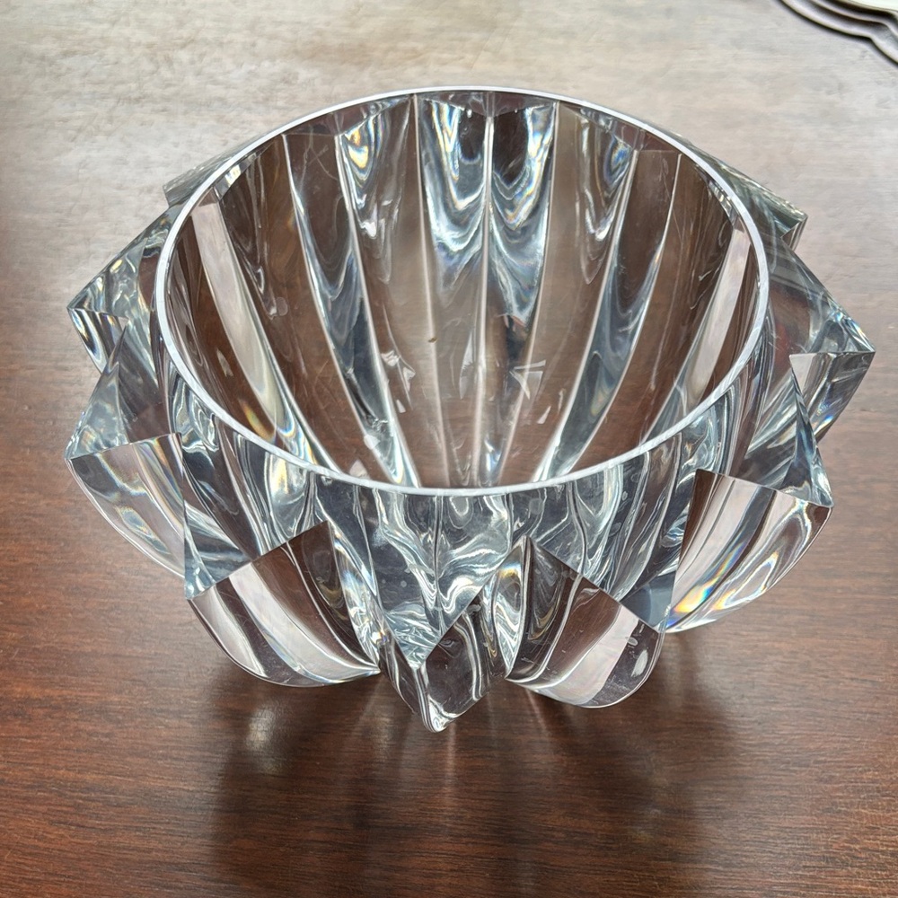 Elegant Clear LUCITE Bowl